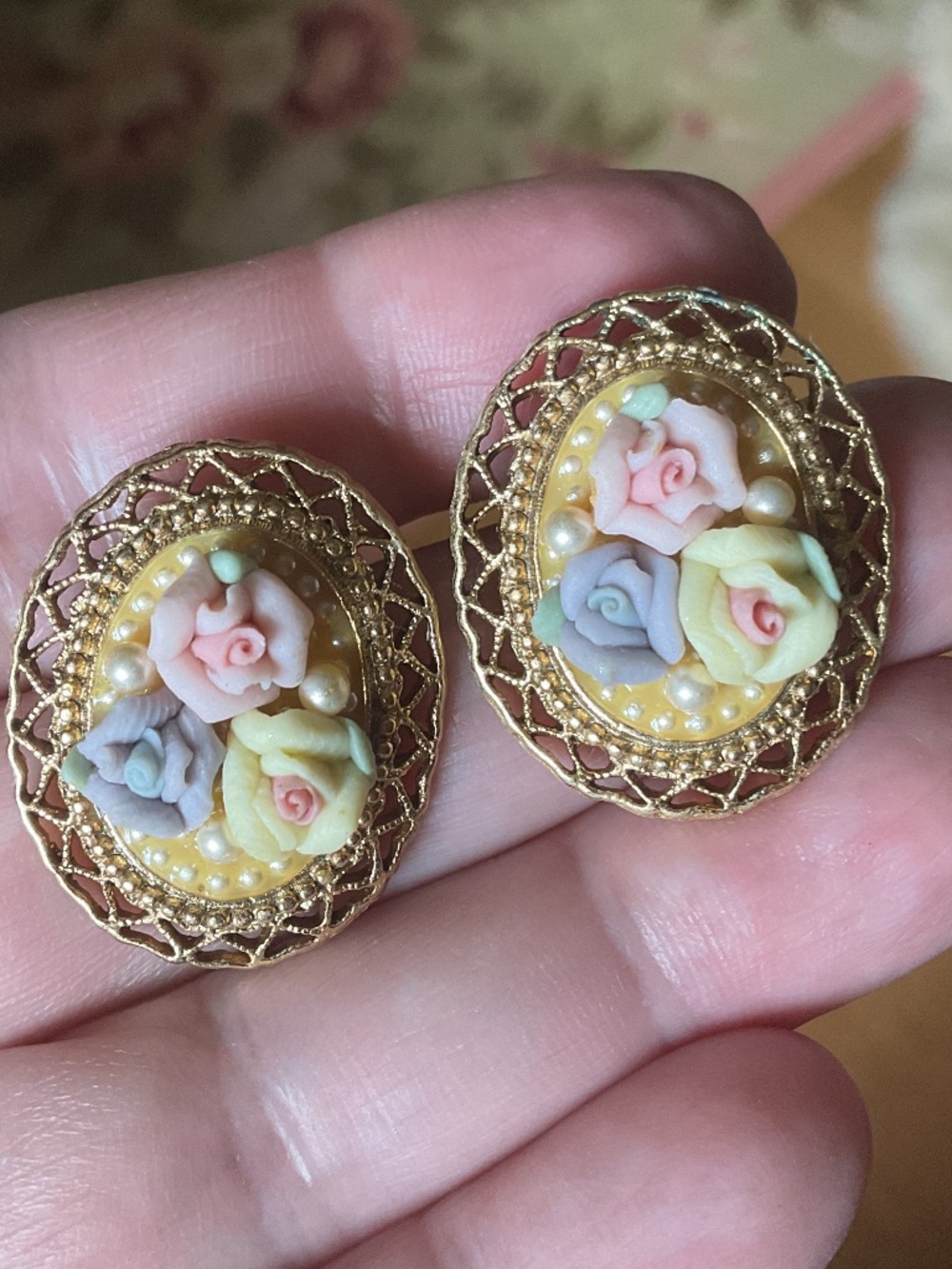 VINTAGE Italian Filigree Porcelain Roses Earrings